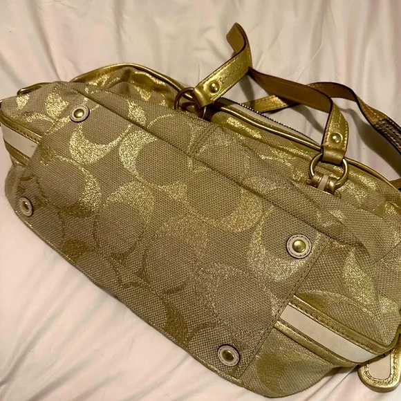 Authentic Coach purse - Picture 5 of 13
